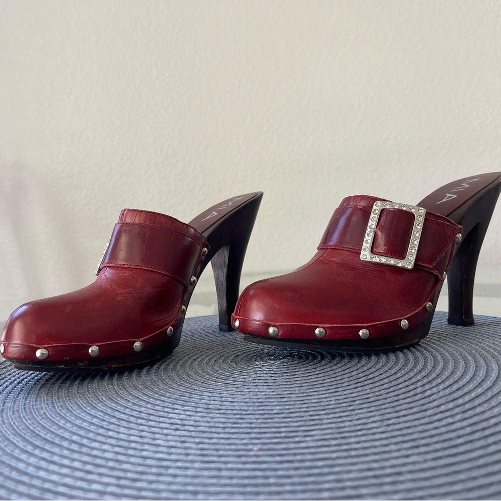 MIA VINTAGE LEATHER AND WOOD CLOGS